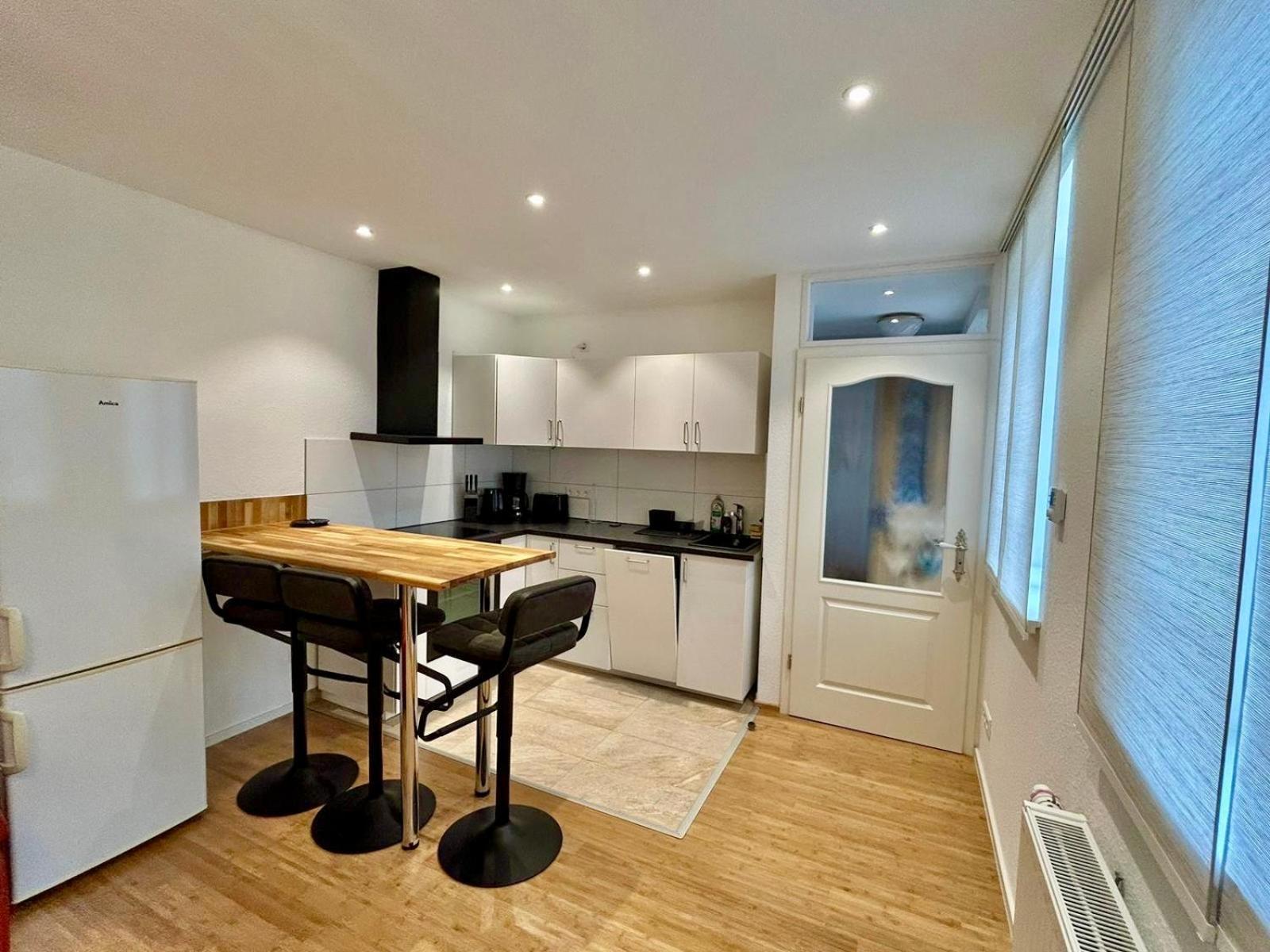 Exklusives Haus, Ruhig Gelegen Im Innenhof, Zentral, Lichtdurchflutet, Apartamento